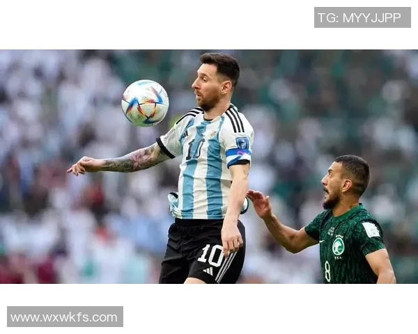 足球明星在场外的精彩生活与不为人知的另一面